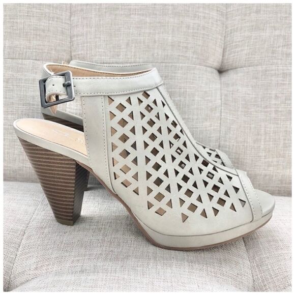 NEW Chinese Laundry Laser Cut Peep Toe Heel Sandal Size 9.5 - Picture 2 of 15